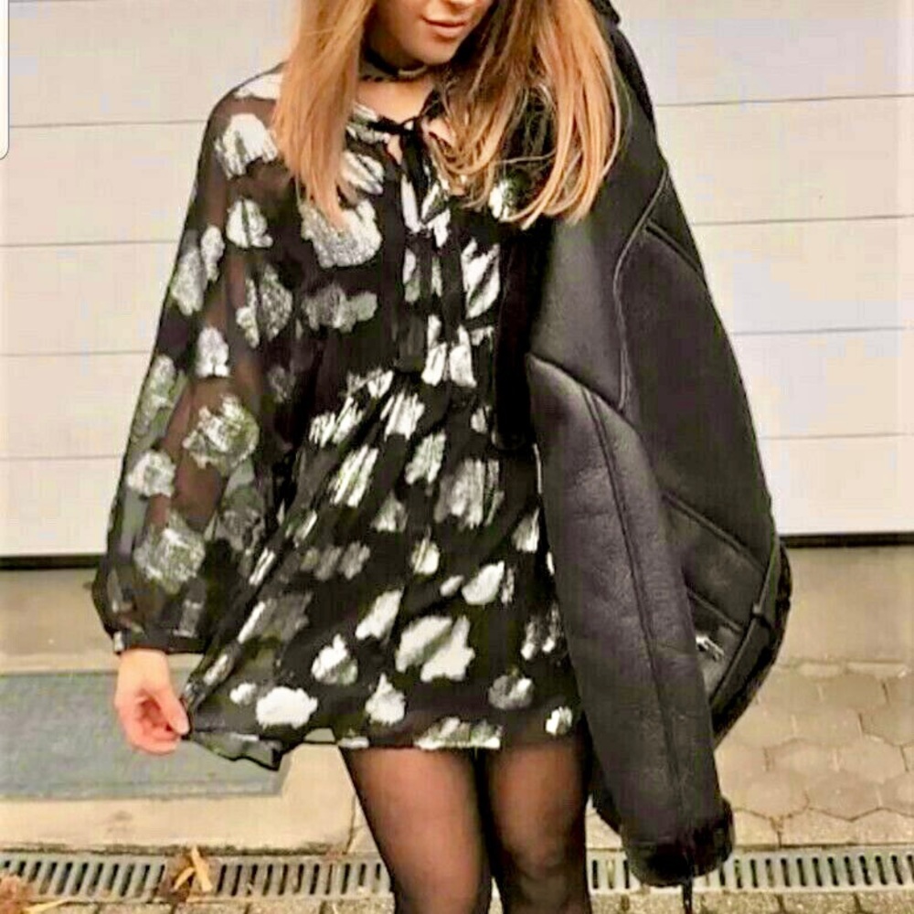 VOLUMINOUS PRINTED DRESS - Picture 4 of 8